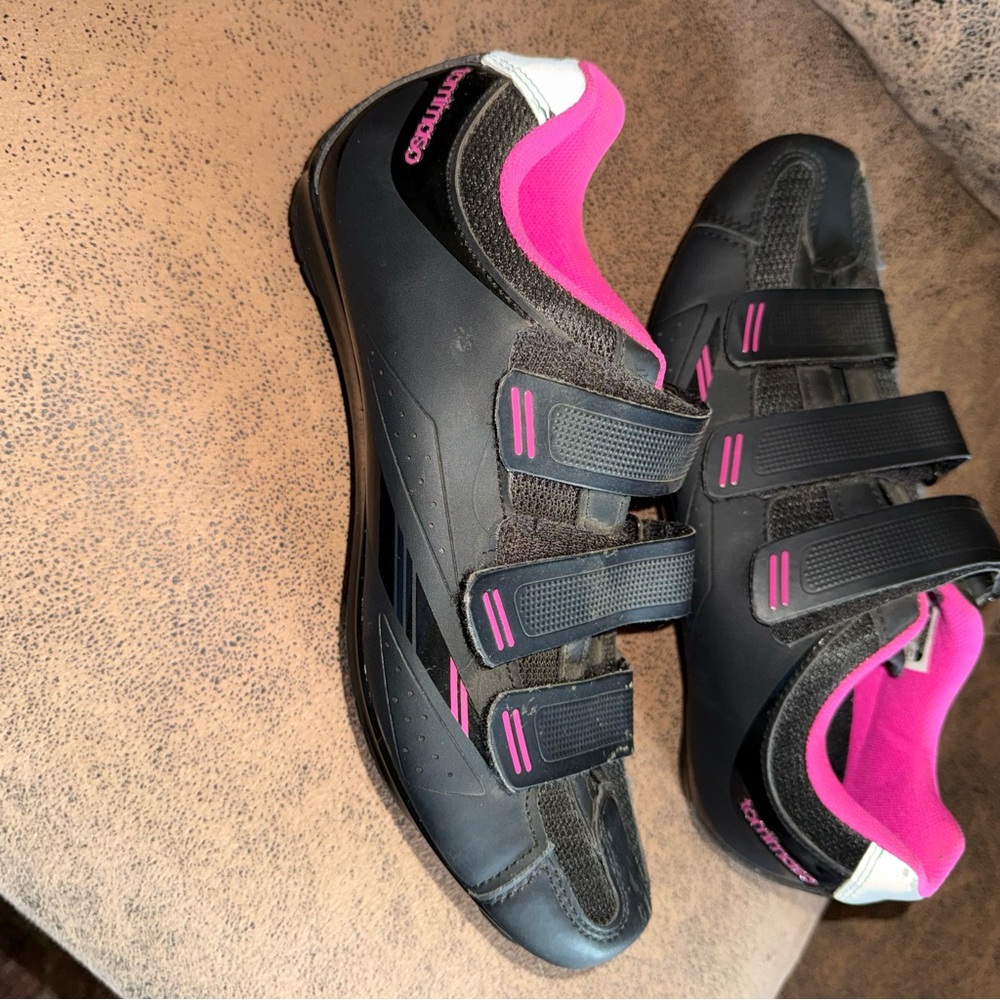 Tommaso Women's Black and Pink Athletic Shoes - Picture 3 of 6